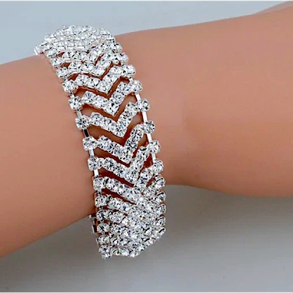 Elegant Silver Crystal Bracelet - Picture 1 of 9